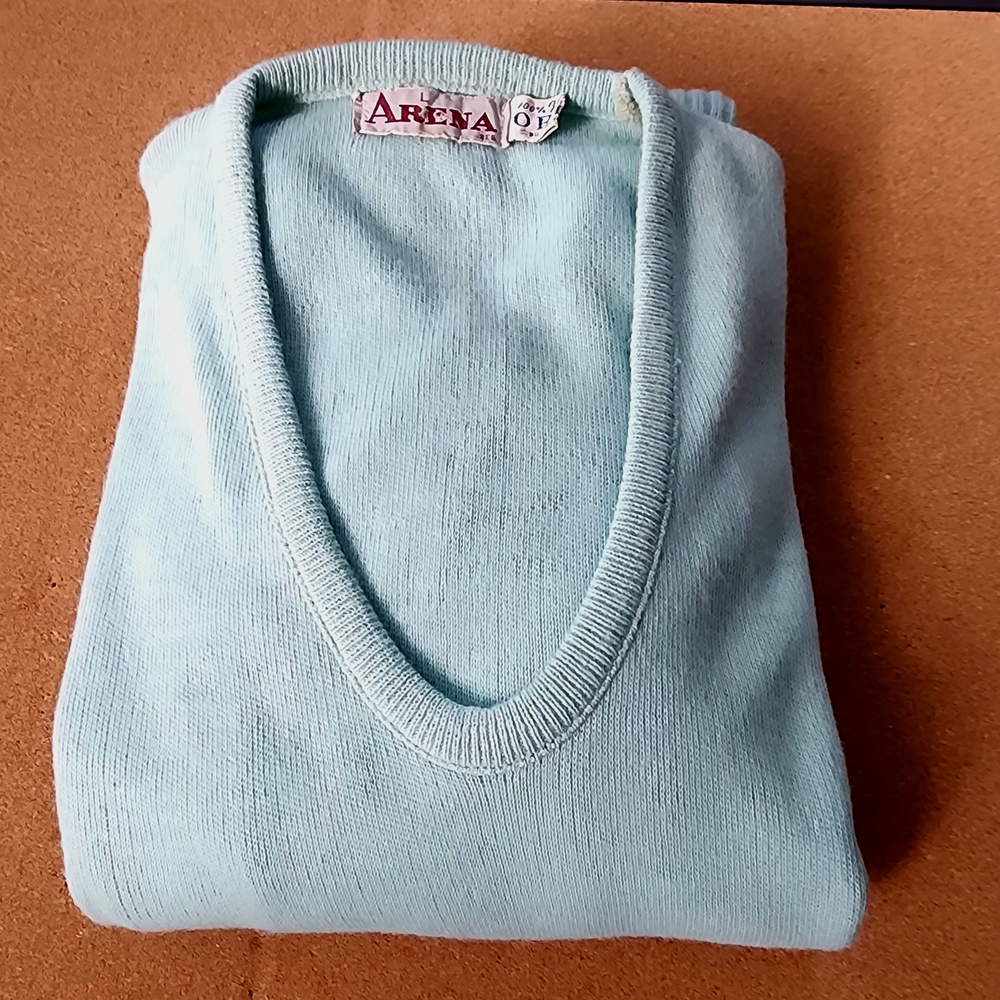 Arena Vintage Men's Light Blue Sweater 100% Virgin Orlon.